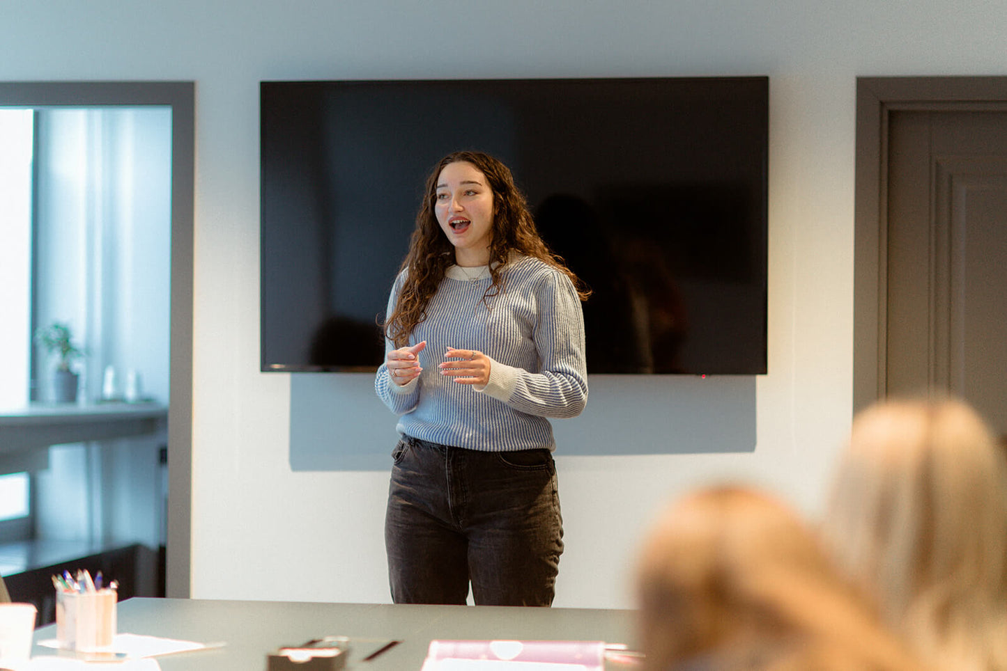 CURS DE PUBLIC SPEAKING PENTRU LICEENI (14-18 ANI) - SPEAKLEVEL TEENS