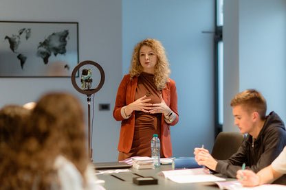 CURS DE PUBLIC SPEAKING PENTRU LICEENI (14-18 ANI) - SPEAKLEVEL TEENS