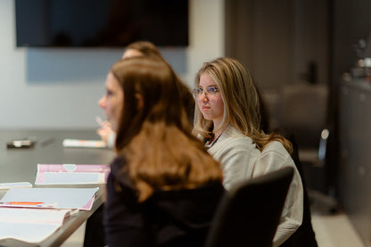 CURS DE PUBLIC SPEAKING PENTRU LICEENI (14-18 ANI) - SPEAKLEVEL TEENS