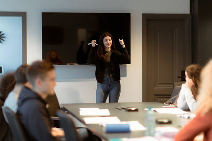 CURS DE PUBLIC SPEAKING PENTRU LICEENI (14-18 ANI) - SPEAKLEVEL TEENS