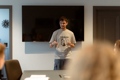 CURS DE PUBLIC SPEAKING PENTRU LICEENI (14-18 ANI) - SPEAKLEVEL TEENS